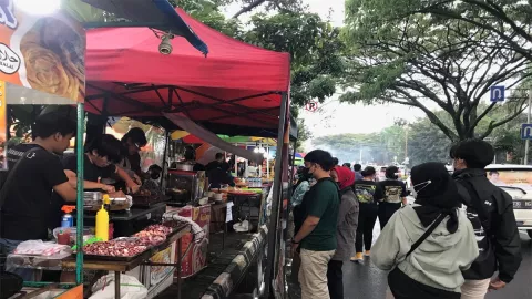 Cuaca Cerah, Pedagang Pasar Takjil Kebanjiran Cuan - GenPI.co JATIM