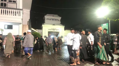 Jelang Akhir Ramadan, Wisata Sunan Ampel Dipadati Pengunjung - GenPI.co JATIM