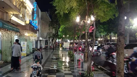 Jalan Tunjungan Surabaya Menjadi Magnet Warga Menikmati Malam - GenPI.co JATIM