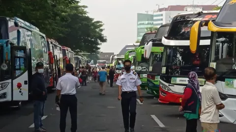Peserta Mudik Gratis di Surabaya Tak Bisa Bendung Suka Cita - GenPI.co JATIM