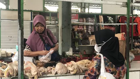 Harga Daging Ayam Terbaru, Mak-Mak di Malang Harap Bersabar - GenPI.co JATIM