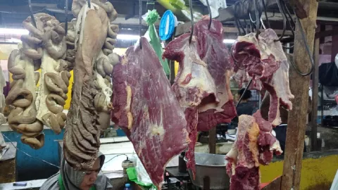 Bukan PMK, Pedagang Daging di Surabaya Justru Khawatirkan Hal ini - GenPI.co JATIM