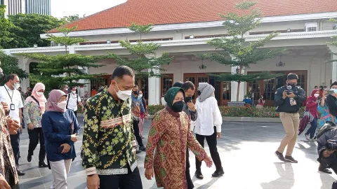 Pulang ke Surabaya, Tri Rismaharini Kaget dengan Kondisi GBT - GenPI.co JATIM