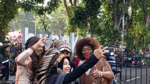 Suku Indian Muncul di Car Free Day Surabaya - GenPI.co JATIM