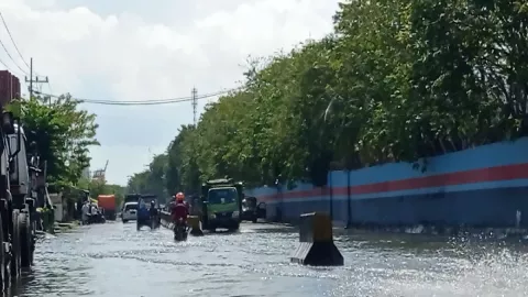 Banjir Rob di Surabaya Bukan Faktor Alam Saja, Kata Pengamat ITS - GenPI.co JATIM
