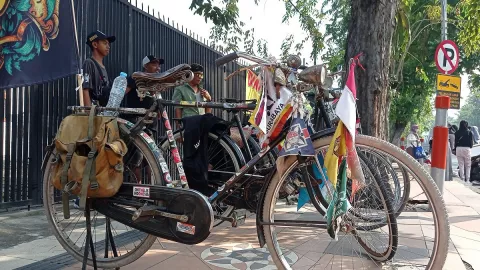 Sepeda Tua Faizal Curi Perhatian di CFD, bak Pengantar Pos Lawas - GenPI.co JATIM