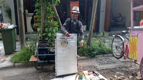 Muji Santoso Seniman Jalanan Surabaya, Sukses Curi Warga di CFD - GenPI.co JATIM