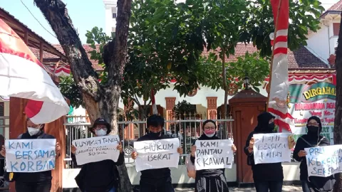 Sidang Mas Bechi, Korban Dapat Dukungan dari Depan PN Surabaya - GenPI.co JATIM