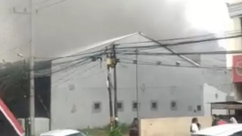 Kebakaran Kota Malang, Pengunjung Warung Lesehan Yogyakarta Berhamburan - GenPI.co JATIM