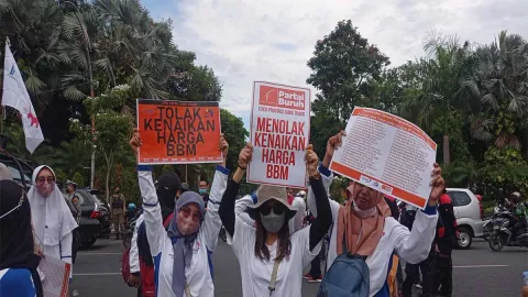 Kisah Buruh Wanita Asal Lumajang, Berangkat Dini Hari, Demo Tolak Kenaikan Harga BBM - GenPI.co JATIM