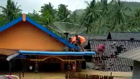 4 Kecamatan di Malang Selatan Dikepung Banjir, BPBD Keluarkan Alarm - GenPI.co JATIM