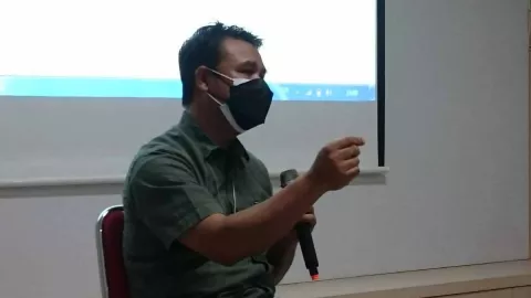 Siaran TV Analog Dimatikan, 32 Ribu Warga Miskin Surabaya Terima STB - GenPI.co JATIM