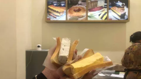 Mencicipi Sensasi Es Krim Dibalut Roti Tawar di Surabaya, Segar dan Kenyang - GenPI.co JATIM