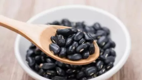 Kacang Hitam Bagus Dikonsumsi Harian, Ini 6 Nutrisinya - GenPI.co JOGJA