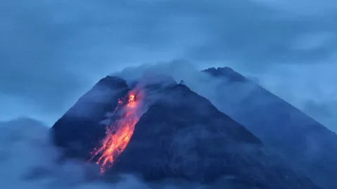 Gunung Merapi Muntahkan 19 Kali Lava Pijar Pagi Ini - GenPI.co JOGJA