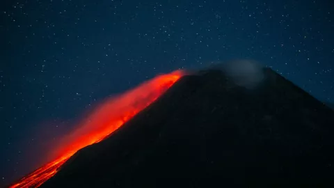 Aktivitas Erupsi, Guguran Lava Merapi Meluncur 1,7 Kilometer - GenPI.co JOGJA