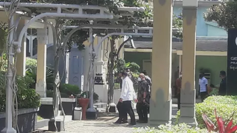 Jokowi Instruksikan Vaksinasi Covid-19 di Yogyakarta Dipercepat - GenPI.co JOGJA