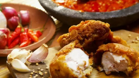 Tips Bikin Ayam Goreng Crispy, Pakai Tepung Roti dan Susu - GenPI.co JOGJA