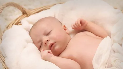 Bayi Tidur dengan Posisi Miring, Jangan Dibiarkan - GenPI.co JOGJA