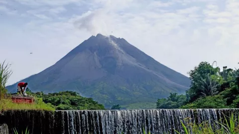 Aktivitas Vulkanik Merapi, 32 Gempa Guguran Terjadi - GenPI.co JOGJA