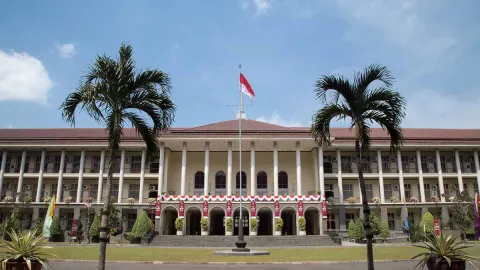 Siap-siap, Puluhan Ribu Mahasiswa UGM Bakal Kuliah Tatap Muka - GenPI.co JOGJA