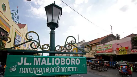 Malioboro Mulai Ramai, Pemkot DIY Terjunkan Tim Gumanton - GenPI.co JOGJA