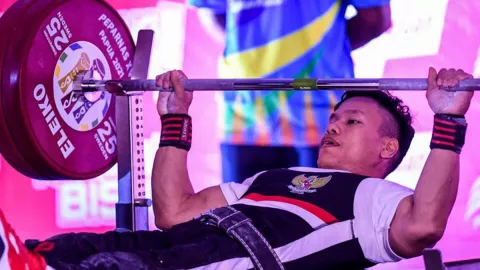 Nirman, Atlet Angkat Berat Yogyakarta Sumbangkan Medali Perak - GenPI.co JOGJA