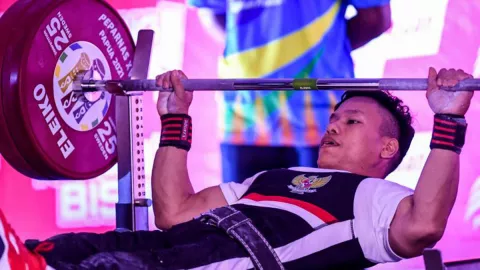 Peparnas, Atlet Angkat Berat Yogyakarta Raih Emas di Kelas 65kg - GenPI.co JOGJA