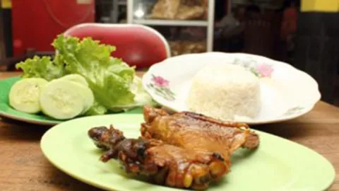 Ayam Goreng Baceman Mbok Sabar, Legendanya Kuliner di Jogja! - GenPI.co JOGJA