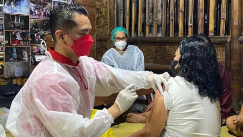Sasar Warga Rentan Sosial, Yogyakarta Gelar Vaksinasi Malam Hari - GenPI.co JOGJA
