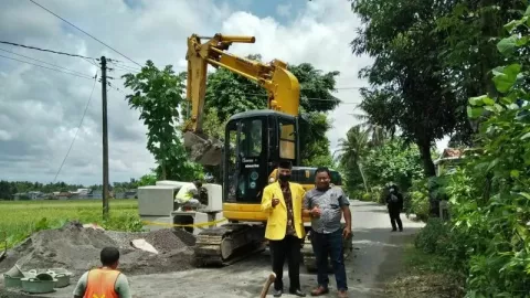 Atasi Banjir, Anggota DPRD Kulon Progo ini Bantu Warga Bangun Buk - GenPI.co JOGJA