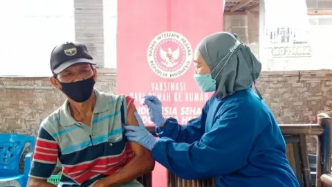 Sasar Desa Rawan Bencana, BIN DIY Vaksinasi Lansia di Kulon Progo - GenPI.co JOGJA
