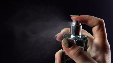 Jangan Asal Pakai Parfum! Kenali Jenisnya agar Kamu Selalu Wangi - GenPI.co JOGJA