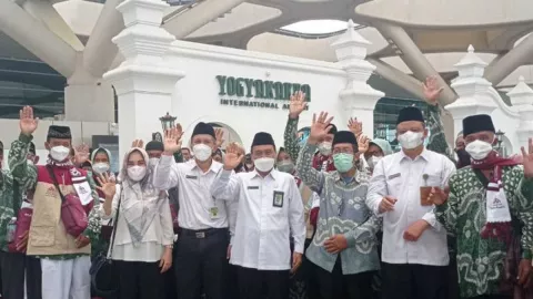 Akhirnya, 29 Jemaah Umrah dari Yogyakarta Berangkat ke Tanah Suci - GenPI.co JOGJA