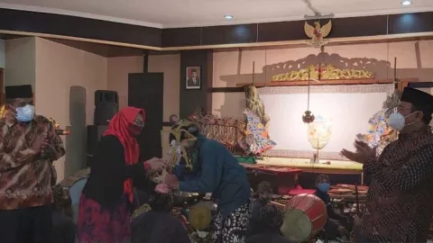 HUT ke-69, DPRD Kulon Progo Gelar Pertunjukkan Wayang Kulit - GenPI.co JOGJA