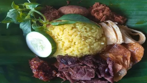 Gurihnya Nasi Kuning Muna Cung Pasar Pathuk Yogyakarta, Coba Deh - GenPI.co JOGJA