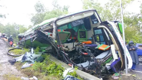 Sopir Selamat, Ini Dugaan Penyebab Bus Kecelakaan di Bantul - GenPI.co JOGJA