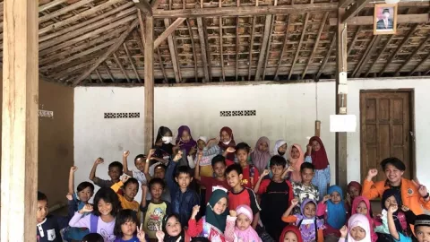 Seru! Mahasiswa UAD Ajari Bahasa Inggris Anak-anak di Gunungkidul - GenPI.co JOGJA