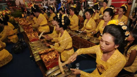 Bikin Kagum, Ibu-ibu di Klitren Yogyakarta Lincah Mainkan Gamelan - GenPI.co JOGJA