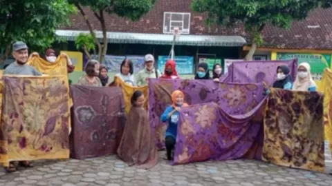 Terdampak Pandemi, Warga Yogyakarta Berlatih Bikin Batik Ecoprint - GenPI.co JOGJA