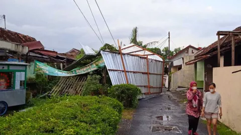BMKG Imbau Warga di Yogyakarta Waspada Potensi Angin Kencang - GenPI.co JOGJA