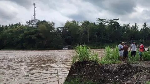 Cari Ikan, Ariska Hilang Terseret Arus Sungai Progo Kulon Progo - GenPI.co JOGJA