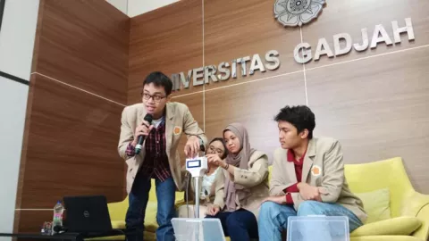 Mahasiswa UGM Bikin Tongkat Pintar untuk Lansia, Multifungsi! - GenPI.co JOGJA