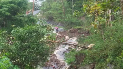 Hujan Lebat, Beberapa Lokasi di Kulon Progo Longsor - GenPI.co JOGJA