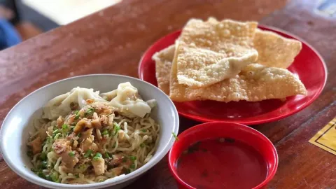 Kuliner Yamie Pangsit Pathuk di Yogyakarta, Gurih Banget! - GenPI.co JOGJA