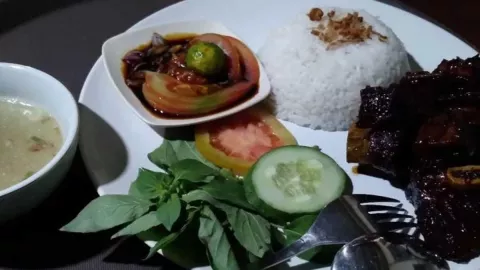 Bebek Goreng Joglo di Yogyakarta, Olahan Daging Bebeknya Empuk! - GenPI.co JOGJA