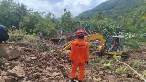 Bencana Gunungkidul: 2 Orang Tertimbun Longsor dan 40 Jiwa Mengungsi - GenPI.co JOGJA