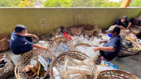 Kelola Sampah di Pasar, Yogyakarta Andalkan 20 Bank Sampah - GenPI.co JOGJA