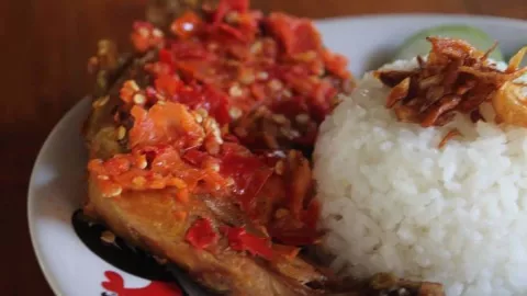 Resto Bumbu Pawon di Yogyakarta, Ada Menu Nasi Ayam Kepleset! - GenPI.co JOGJA