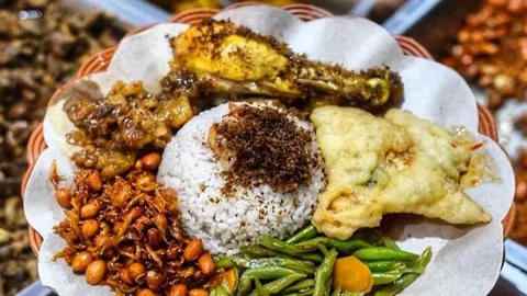 Lezatnya Menu Nasi Uduk H Rodjali di Yogyakarta, Gurih Banget! - GenPI.co JOGJA